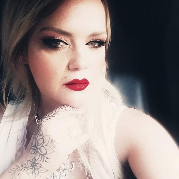 Meet your Posher, Jennifer - Picture 3 of 8